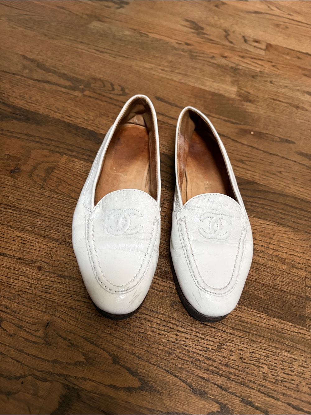 CHANEL White Leather CC Logo Loafers